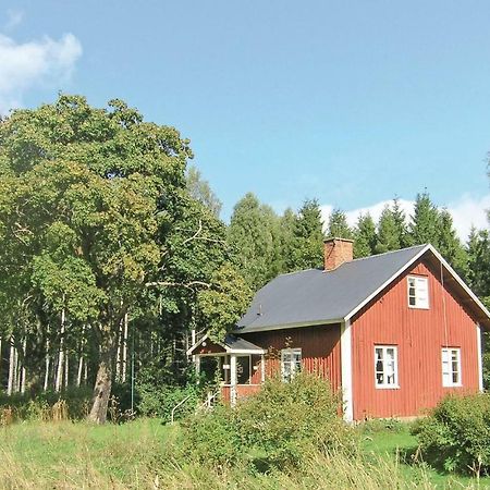 2 Bedroom Stunning Home In Molkom Sutterhojden Bagian luar foto
