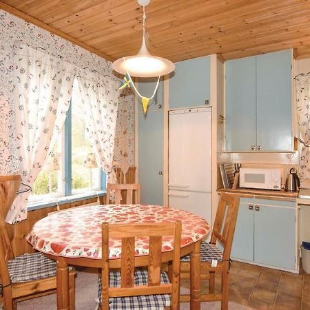 2 Bedroom Stunning Home In Molkom Sutterhojden Bagian luar foto