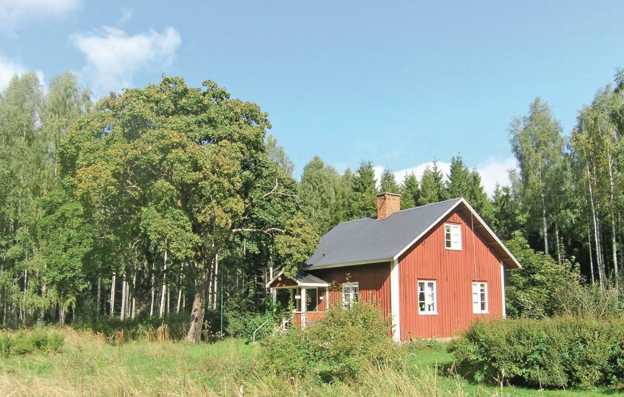 2 Bedroom Stunning Home In Molkom Sutterhojden Bagian luar foto
