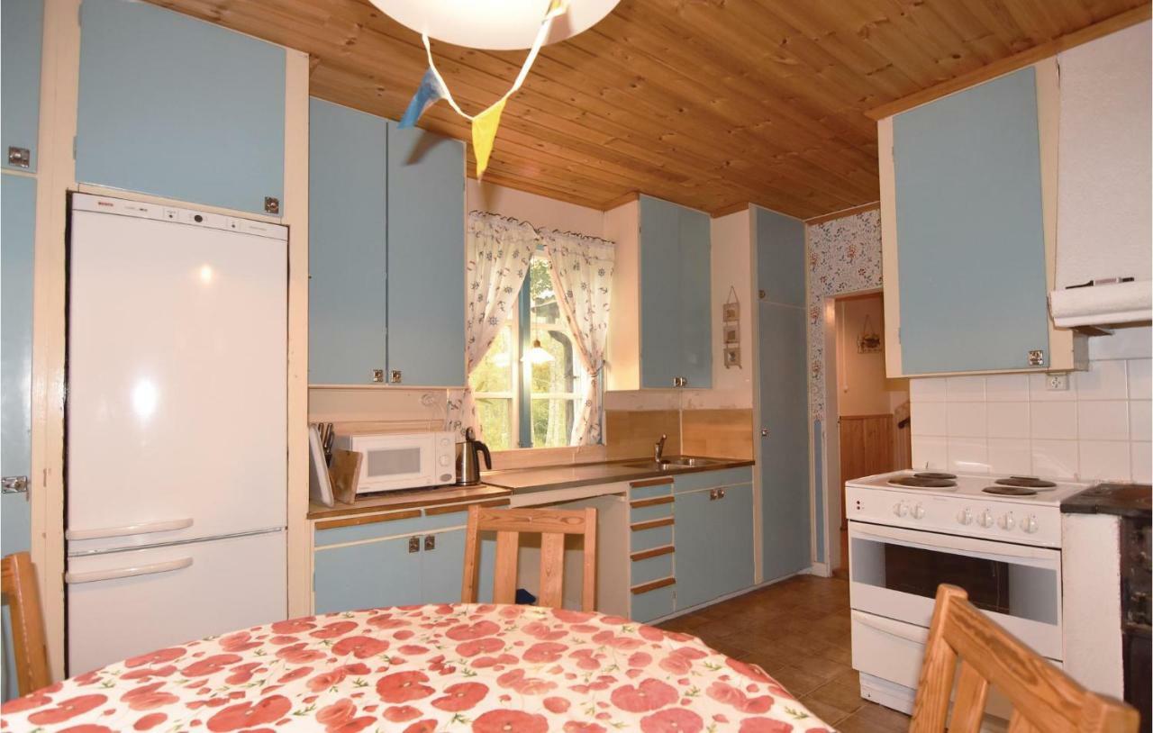 2 Bedroom Stunning Home In Molkom Sutterhojden Bagian luar foto