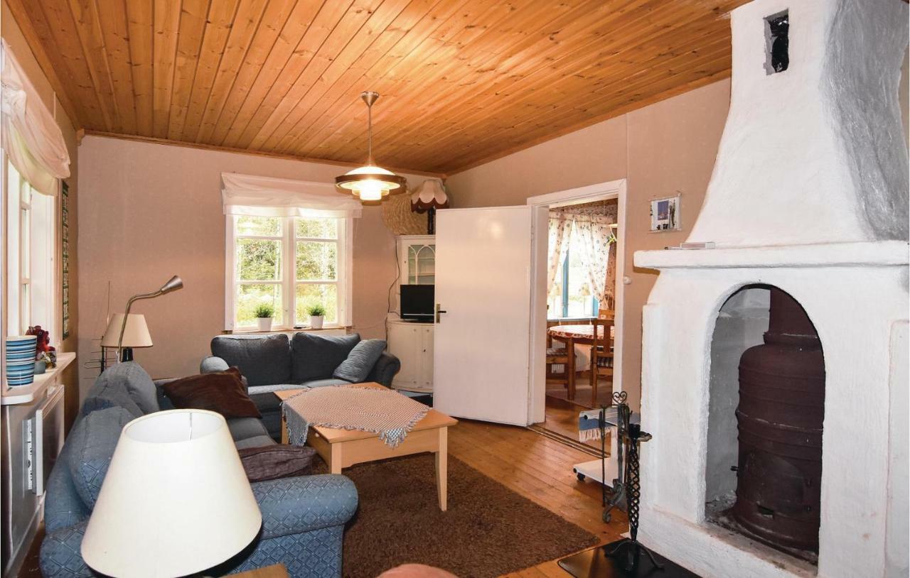 2 Bedroom Stunning Home In Molkom Sutterhojden Bagian luar foto