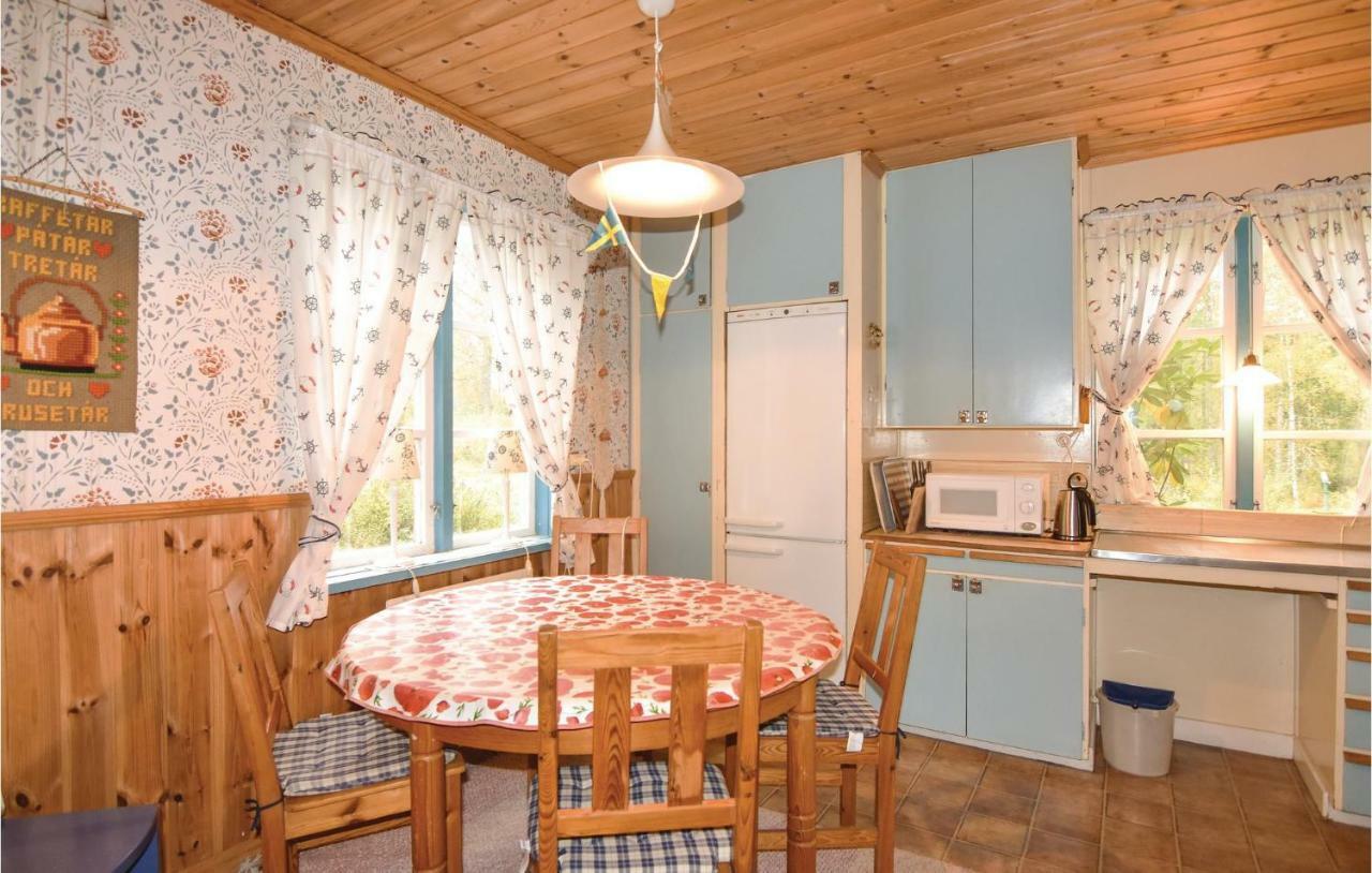 2 Bedroom Stunning Home In Molkom Sutterhojden Bagian luar foto