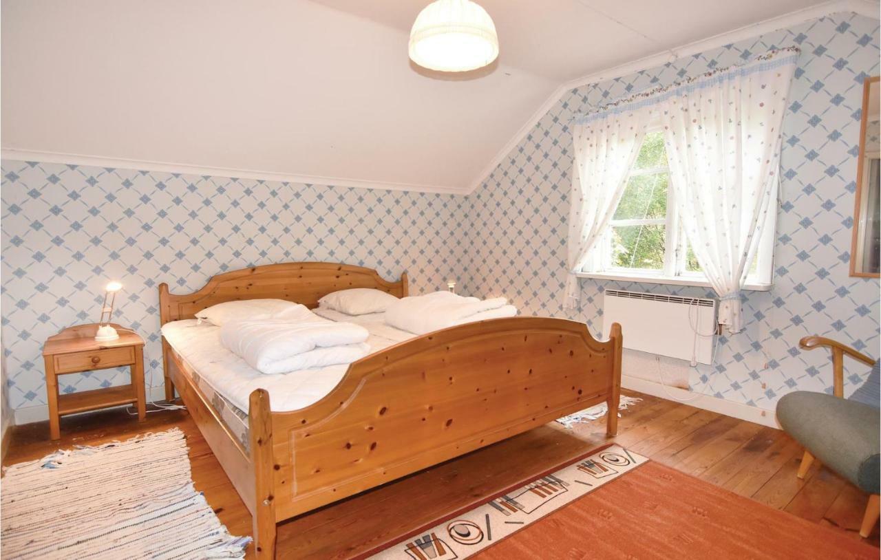 2 Bedroom Stunning Home In Molkom Sutterhojden Bagian luar foto
