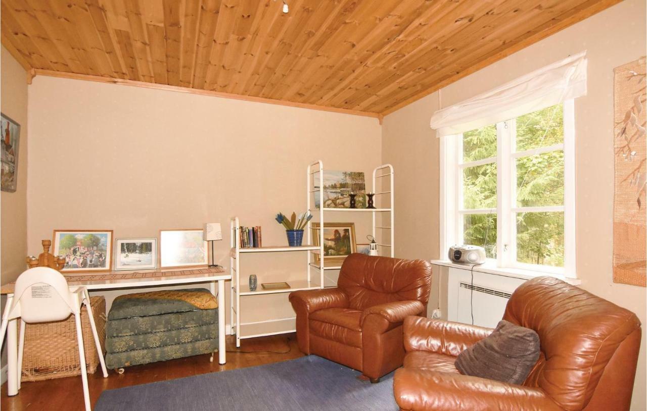 2 Bedroom Stunning Home In Molkom Sutterhojden Bagian luar foto